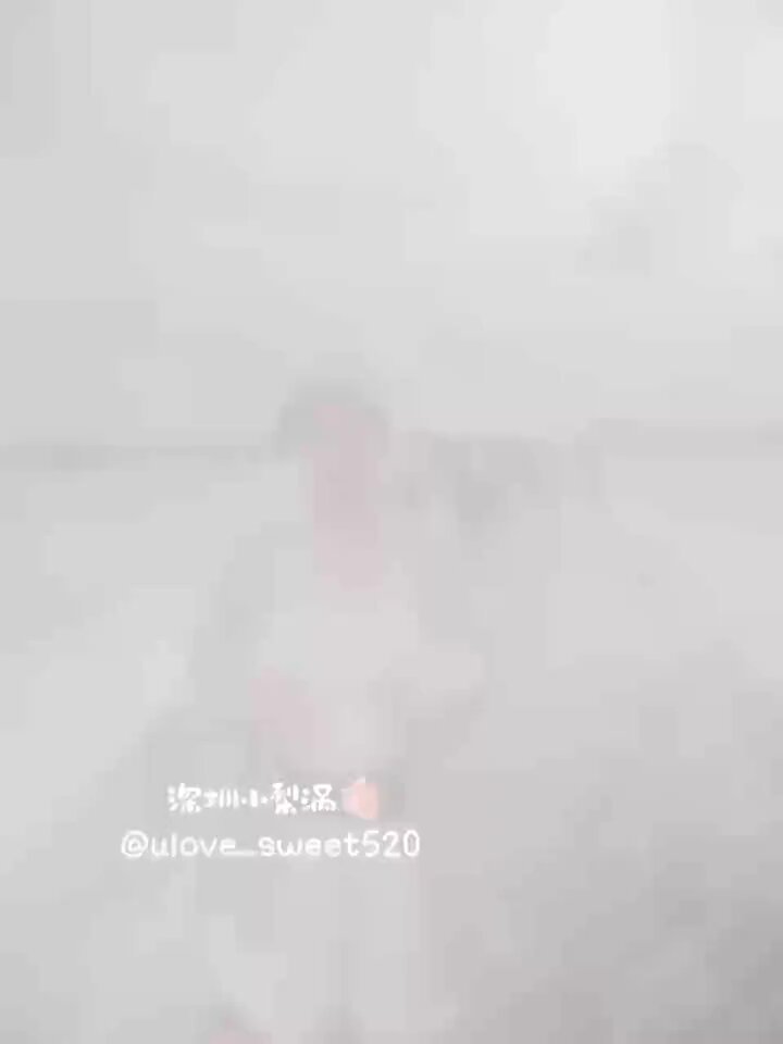 今天天气很好，适合…偷偷亲我一下 https://t.co/v16AEoF7ko