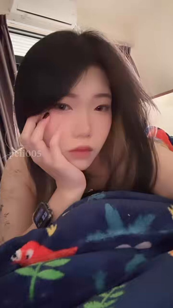 無聊拍拍

順便問ㄍ
今天晚上本來要去鹿耳門看煙火
結果下雨應該是不會去台南ㄌㄒ.ㄒ
在高雄ㄉ話有什麼室內ㄉ雨備嗎

（不要說在家捉i 我只會覺得你很可憐>.<） https://t.co/73oINAVcAg