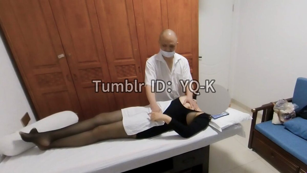 #露出 #勾引 盲人 按摩送福利 直接被操喷💦
大哥说今年46岁还没有结婚，第一次摸这么大这么挺的奶子，粉丝在旁边说咱俩一起操这个骚货，大哥欣然同意，两根鸡巴轮流插，操得我都站不起来了🥰

@LC_kuking @SS_kuking https://t.co/FJzlym0vnc