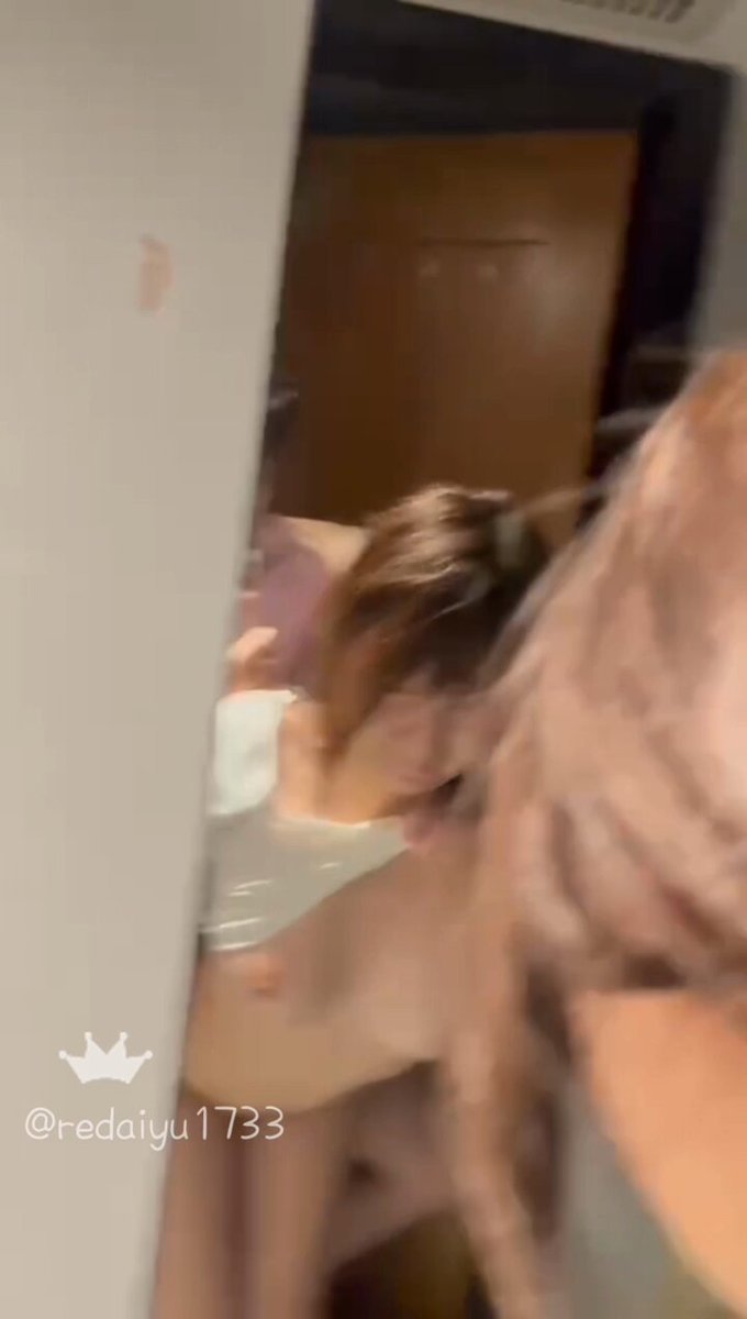 女主编号002：05无锡空姐对镜高潮抽搐抖腿无套内射露脸（15min） 
痉挛体质，紧致屁股，对镜插到高潮抽搐站不稳，插完逼直接送嘴里，无套内射

@Xiaoxiaofoer
@Xiaoxiaoyyii
@MitsumeDoji
@TaoHuaBang https://t.co/it2Qxc2tEa