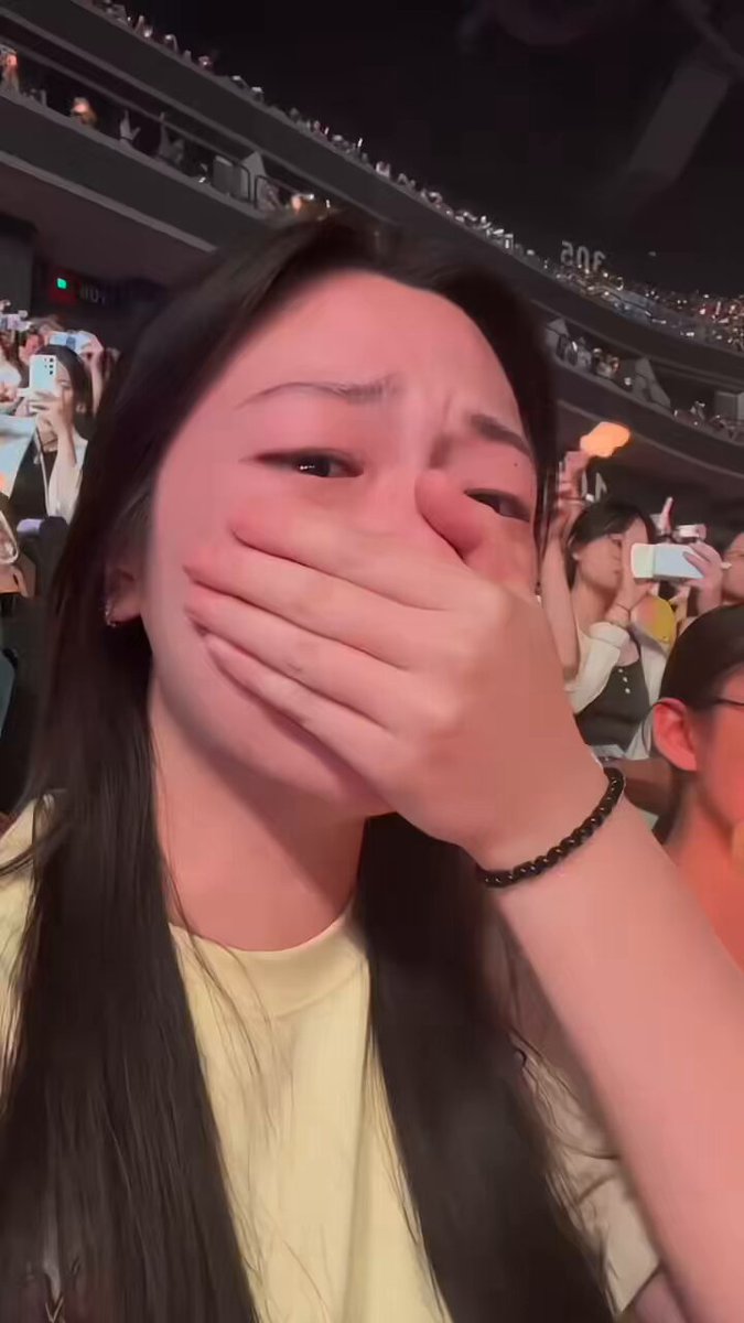 音乐一响，时代的眼泪登场！只有80.90才知道《童话》的含金量！#光良合肥演唱会 #光良 #感悟人生 #情感共鸣 #音乐共鸣 https://t.co/EI4ZeIsnMo