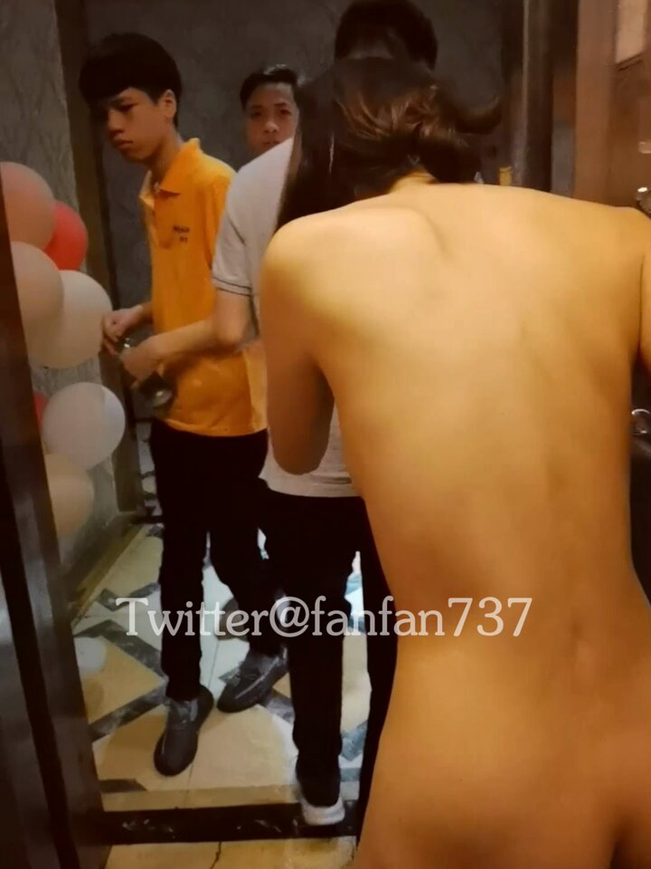 #露出天花板 本想拍一期普普通通的露出视频，没想到拍成了人前露出天花板👑
电梯开门的瞬间 没想到酒店一楼人山人海。。。
没办法 硬着头皮 豁出去了🩷

@LC_kuking @SS_kuking https://t.co/QW0snrRpEd