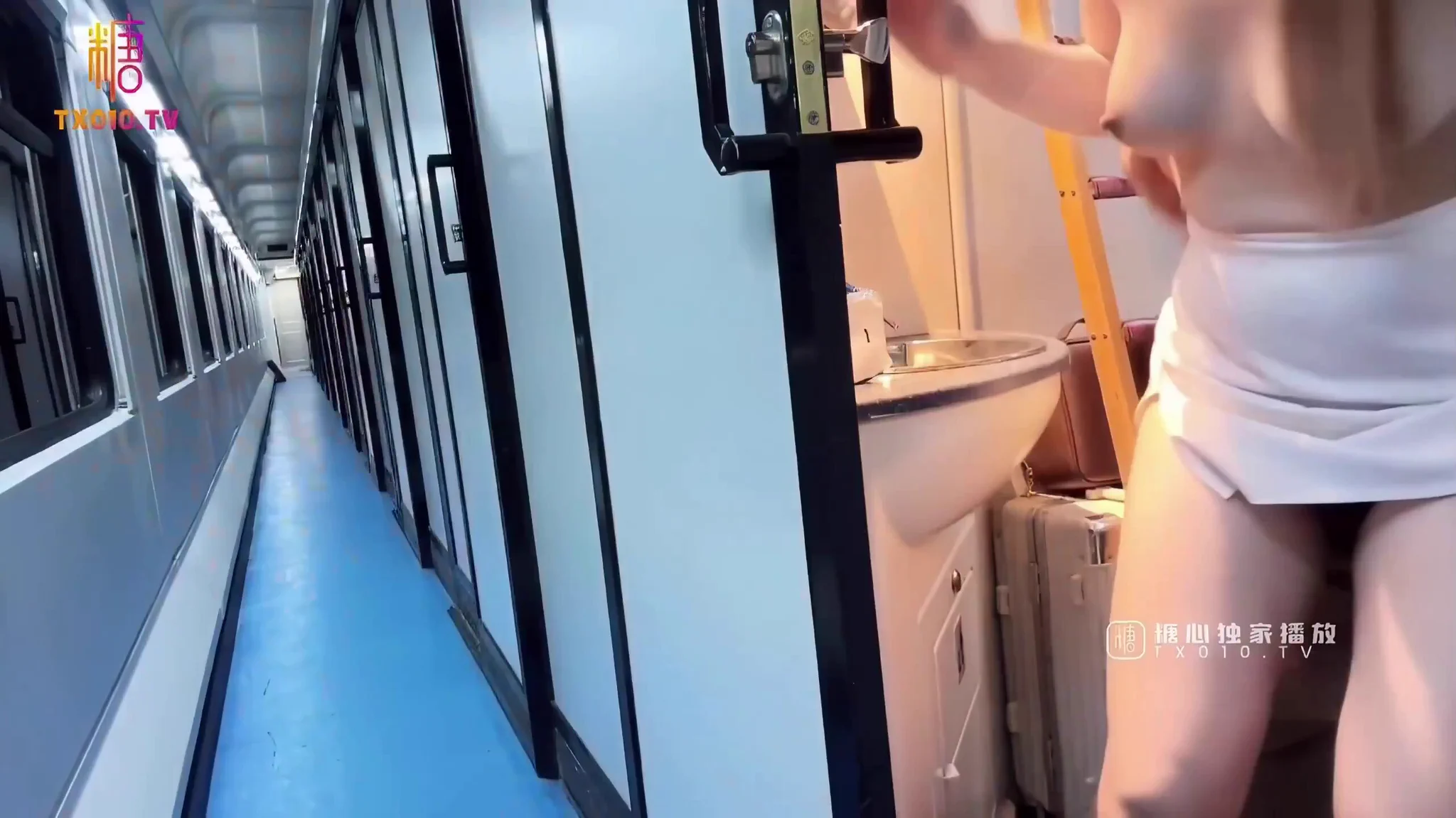 《勾引帅哥后动车失身》🫦3-3集

被强行拖拽到车厢门口进行凌辱😭
车要是被陌生人看到，不得一列车厢的男人来轮奸我啊🥲 https://t.co/iZNJSin5Xz