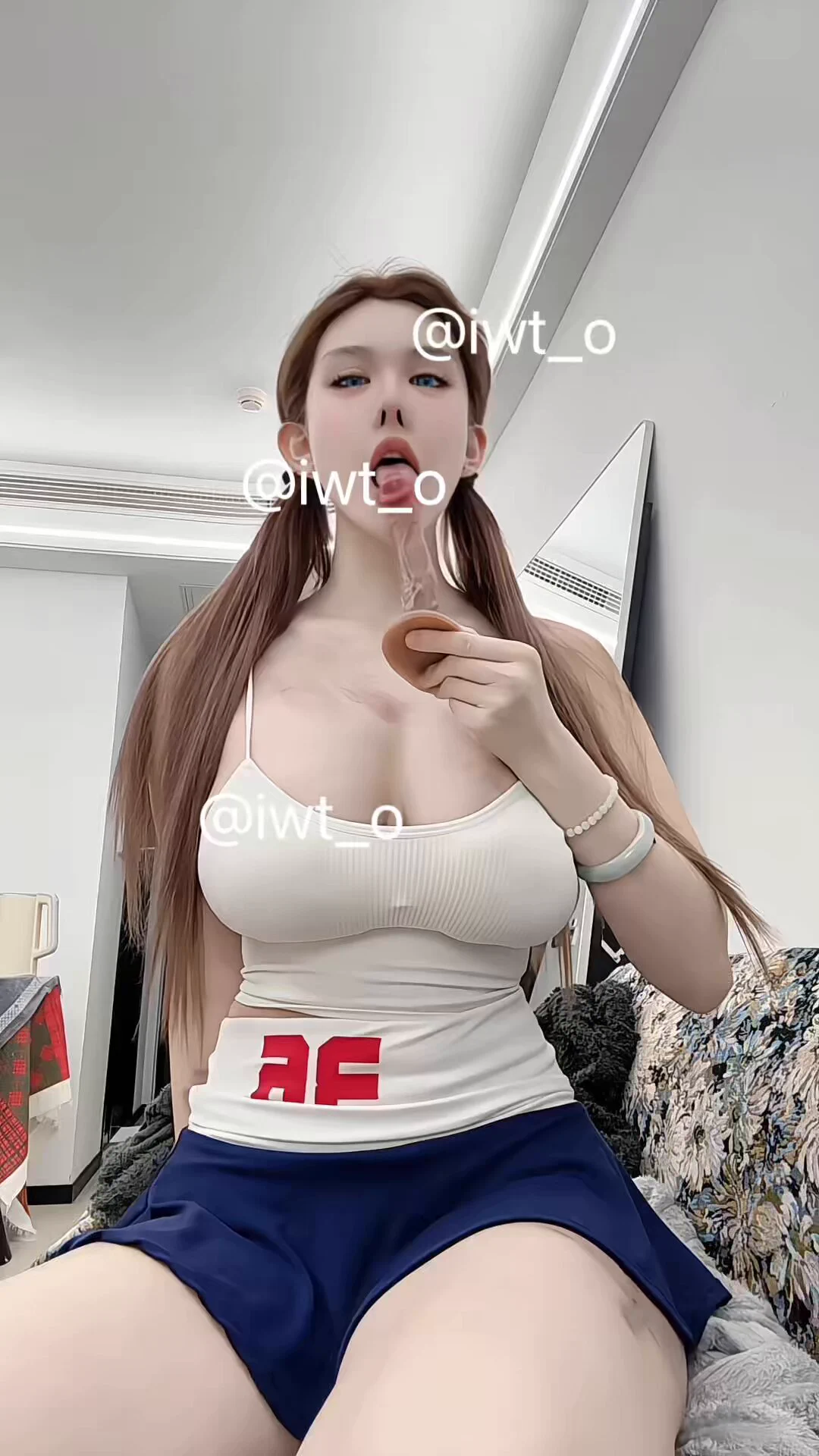 喝粥给舌头烫出个蝴蝶印￼￼🍟 https://t.co/Eb6zx4NgUK