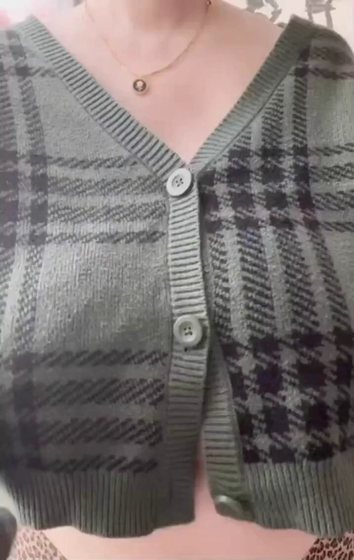 上衣我自己解开了，豹纹内裤你来脱吧👐

@hongxiutian
@kongguyoul
@chenyuluoy
@xiaomidare https://t.co/rUZBavomeV