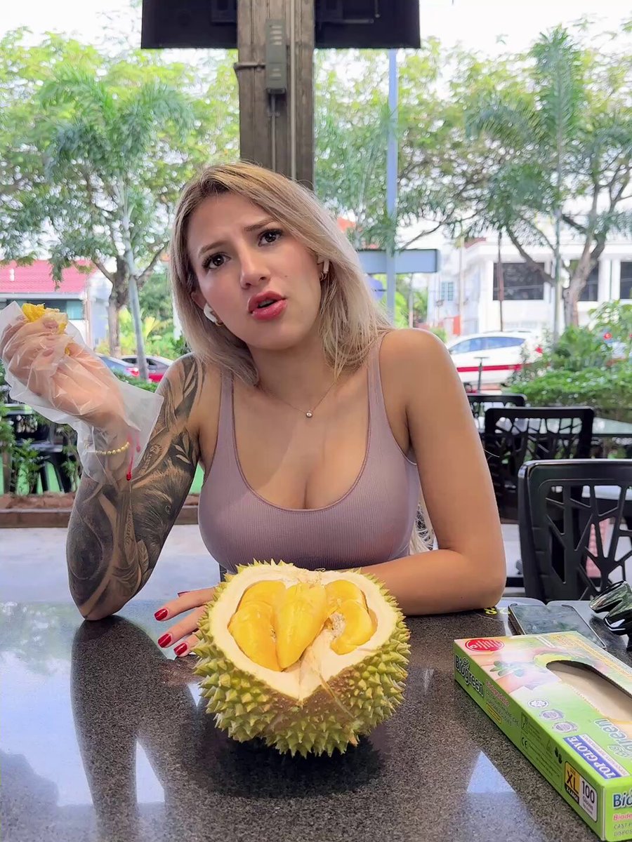 “不臭啊根本，但是这玩意吃着怎么有不同的水果味？” - 索言甚是 take 10 🥭🍍🥝🍑 https://t.co/eE4AjqF6bD