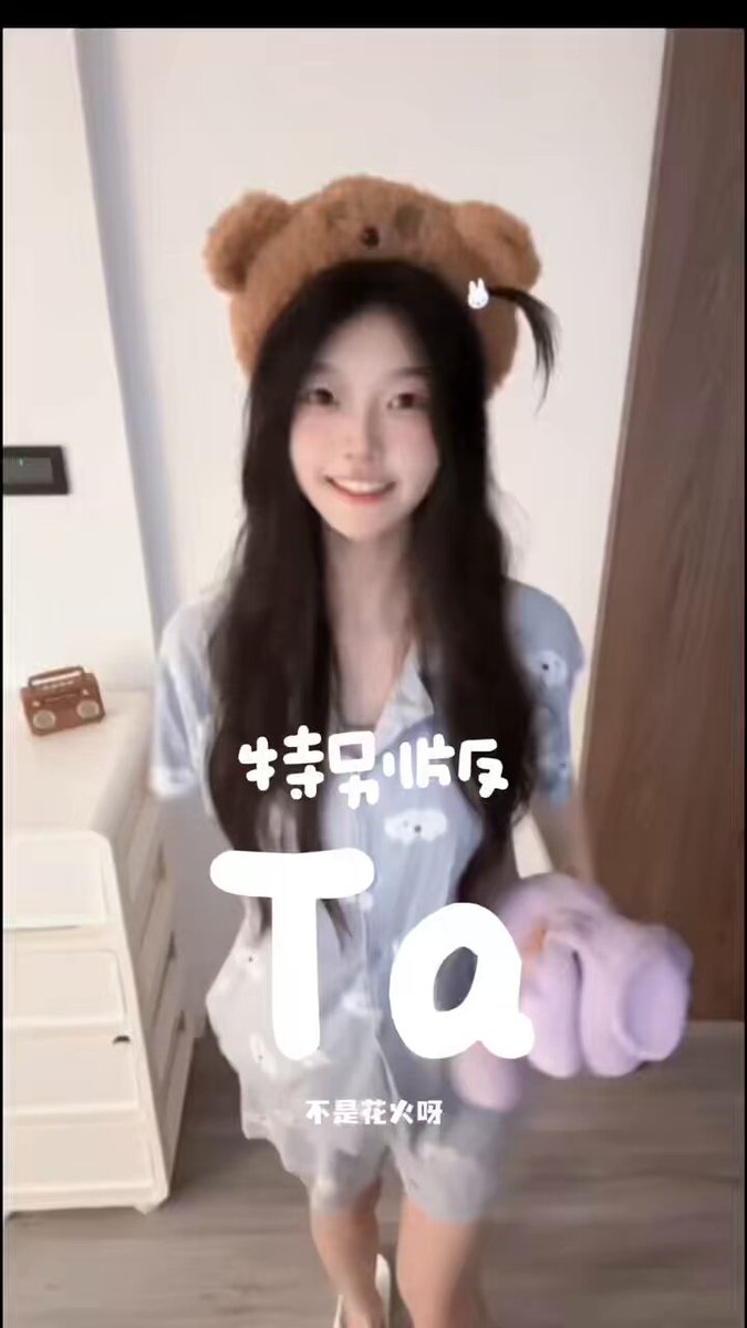 哎呀 站起来唱歌了☺️#马来西亚女孩 https://t.co/ArAYZZmNDs
