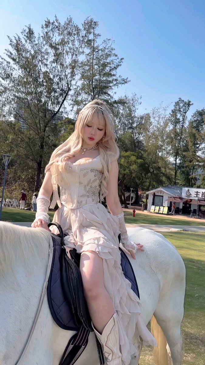 𝑴𝒚 𝑭𝒊𝒓𝒔𝒕 𝑯𝒐𝒓𝒔𝒆 𝑹𝒊𝒅𝒊𝒏𝒈 ෆ˚* https://t.co/GOx3mKLPct