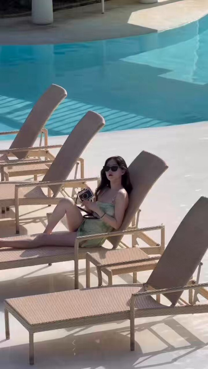 VACATION 

https://t.co/GR8KmprtxH https://t.co/SDXCuAZEnP