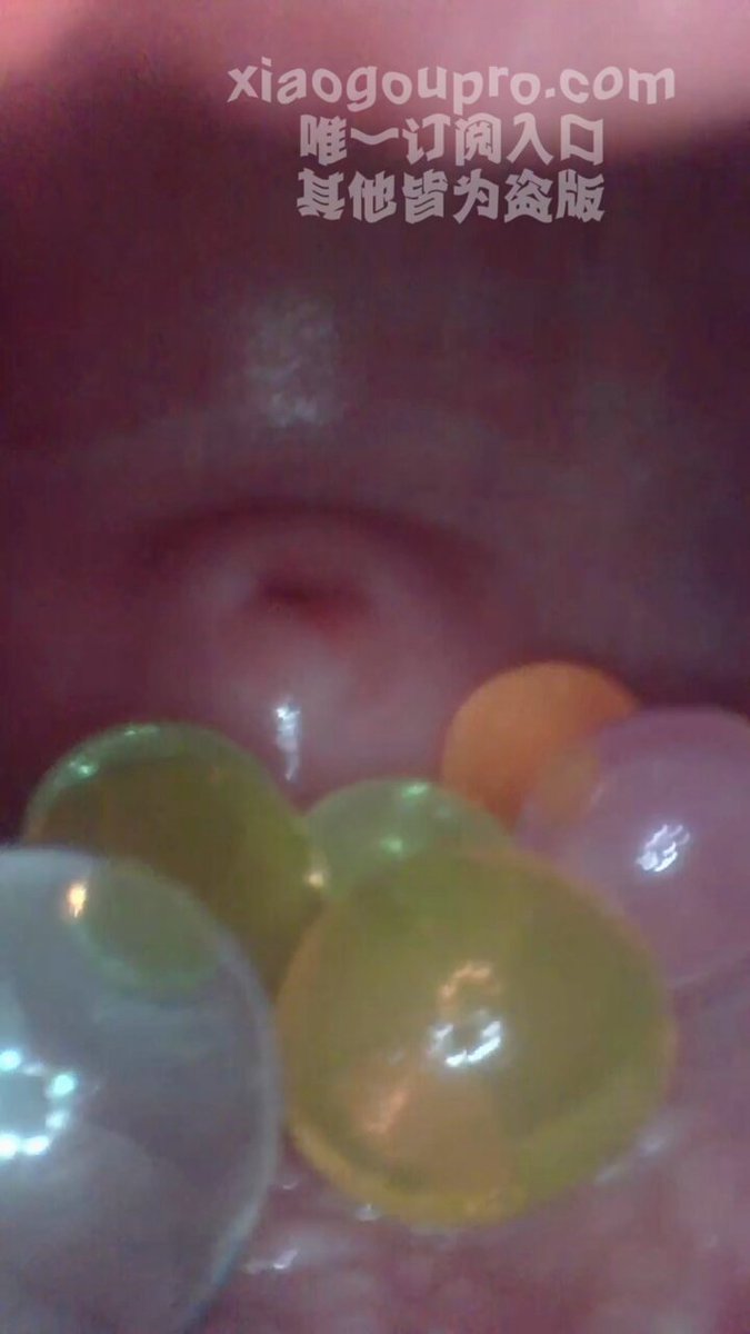 #水宝宝历险记🤠🤠
用一大瓶水宝宝塞满小穴，再用鸡鸡抽插🤩🤩，内窥宫颈的状态，水宝宝滑滑的，反复撞击着阴道壁感觉好奇妙呀😝😝，工具人的鸡鸡也被水宝宝按摩射了💦💦
@ToBulaer @KawasawaSen @BulmaList @ToBuerma https://t.co/6vTiEoYgDM