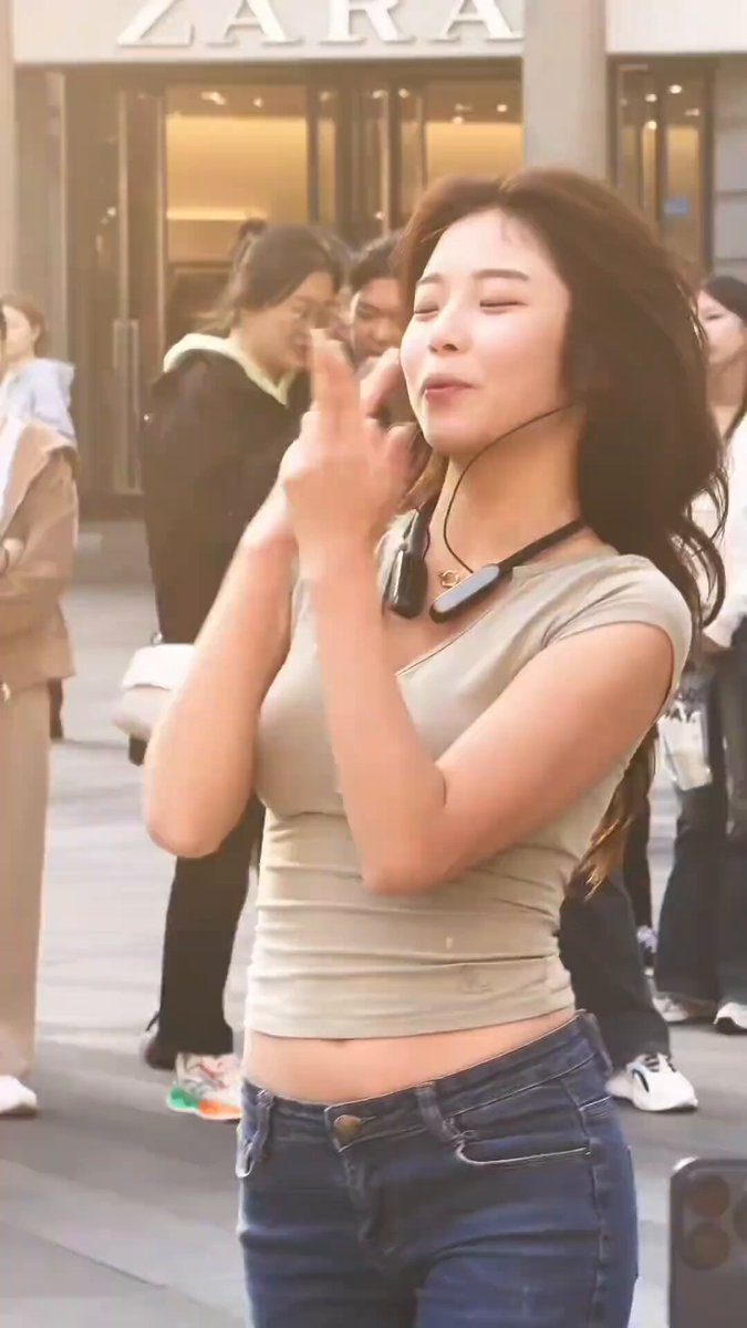 爱死了这一款🥰。大波浪，小蛮腰，勾魂夺魄落叶飘。 https://t.co/8ro5SqcHiQ