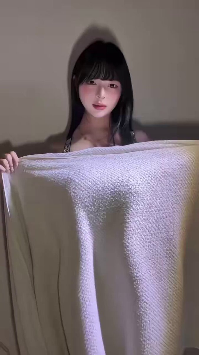 换衣服 还是等你 https://t.co/6JwjbmZIlz