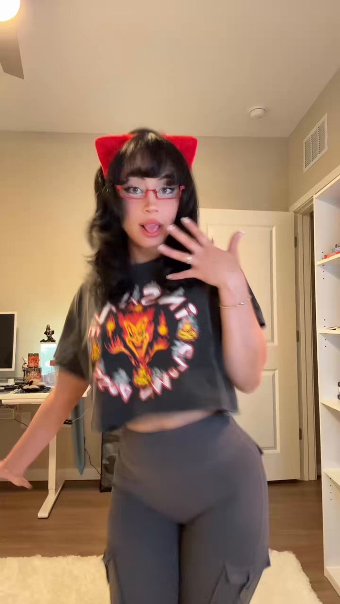 Streaming on twitch in an hour and a half!!
(7 US EST!) come watch me!!!!
https://t.co/dOF2HdrFLb 💜💜💜 https://t.co/I32QQcZAFt