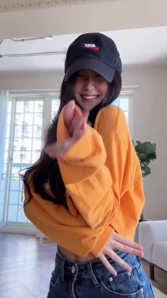 别看文案 看我💗Sheeeeesh~#马来西亚女孩 #sheesh #内向社恐 https://t.co/REHfsiQQCa