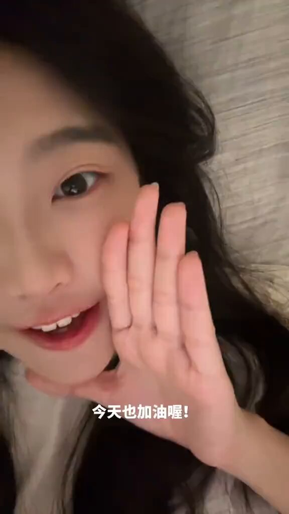 这个闹铃还喜欢吗💕😝😝#马来西亚女孩 https://t.co/STG5sD3oe0