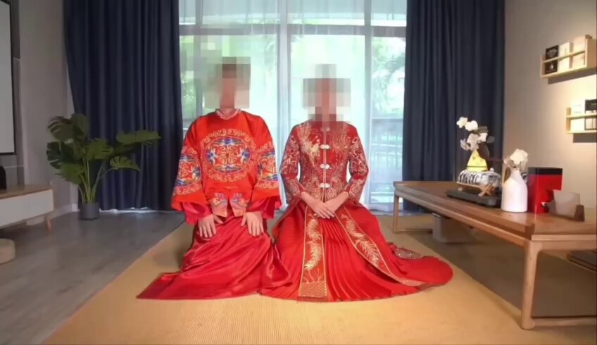 在结婚的前一晚，骚妻和伴郎一夜快活，轮流内射骚妻，拍着照片分享给我，我压抑心中绿火，和逼里夹满精液的她，在众伴郎的鄙视下羞耻的完成婚礼，此刻我满脑子都是她被内射画面。到了婚礼的最后一项流程，我对伴郎说“你们可以继续操新娘了”

完整版48分钟在推特主页置顶电报群

#绿帽王八 #绿帽羞辱 https://t.co/5QX7ohrOl2