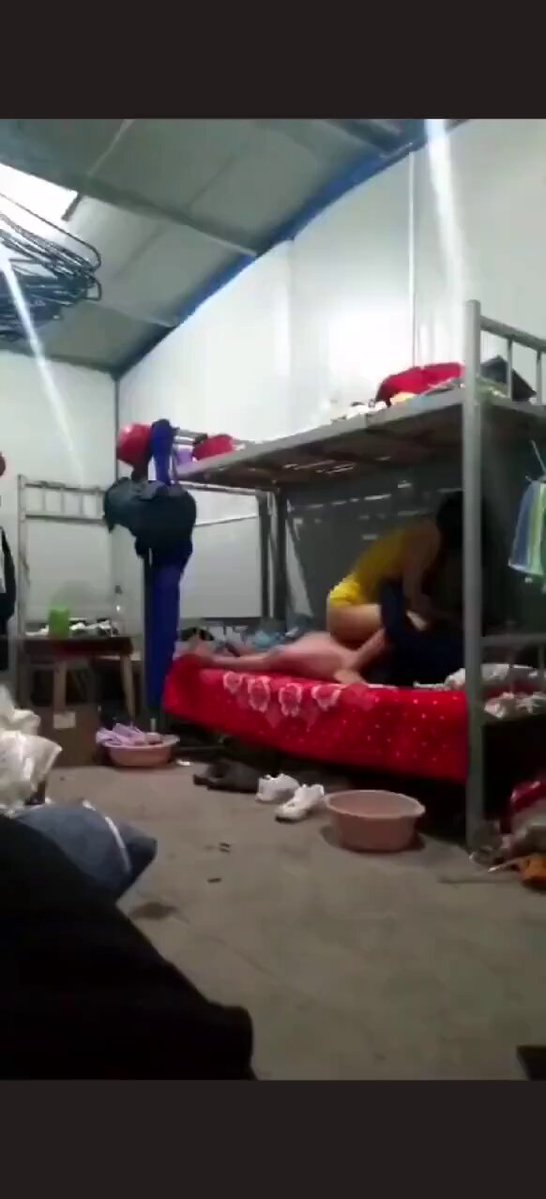 工地大哥就是厉害，白天干最累的活，晚上开最贵的车，而且身体好全身都是肌肉，也比较大方，不要看他住在工地出去换上战袍真的是有魅力，哪个钱包都鼓鼓的 https://t.co/nER45G4Nq8