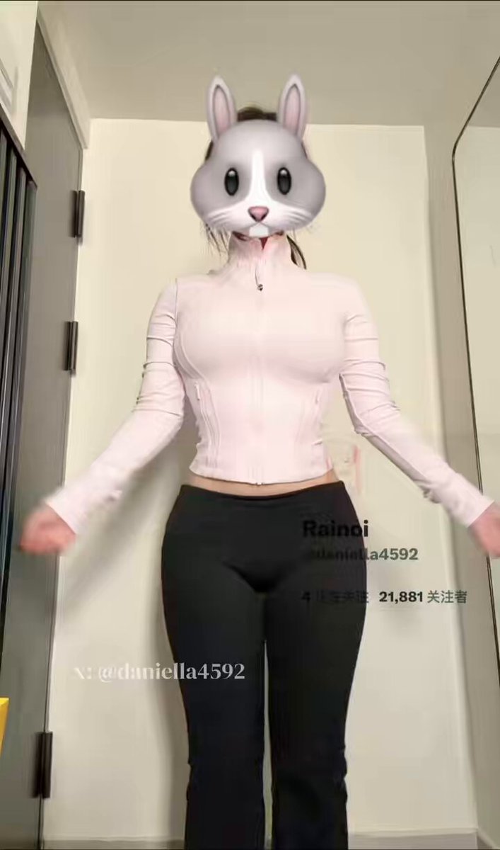 遇到这种穿搭该叫什么？

@Xiaoxiaofoer @Xiaoxiaoyyii @MitsumeDoji @TaoHuaBang https://t.co/AR6MsJuUcz