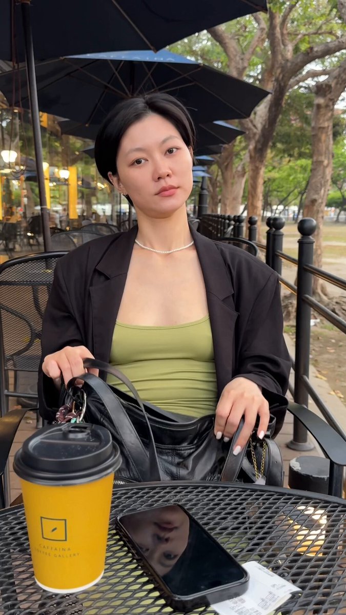 When your Asian girl pull this out after your coffee date 🥶 https://t.co/EonW1lkSFg