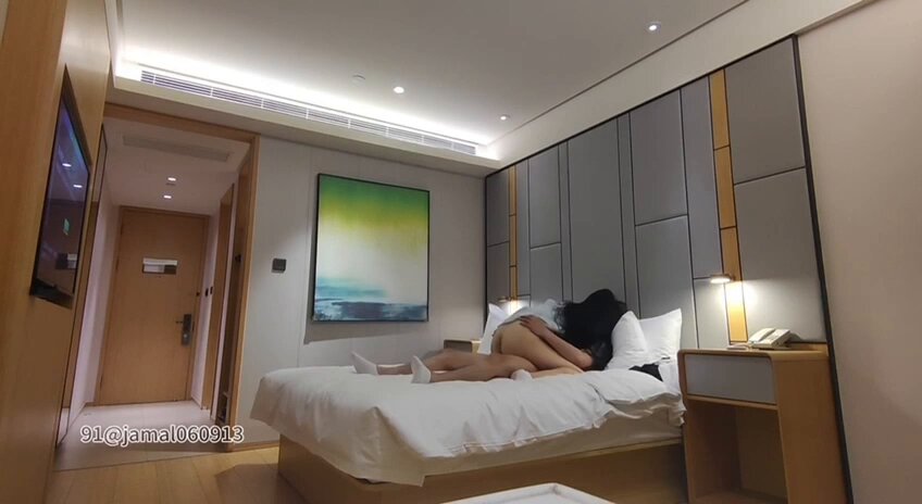 强推内射肛交刚毕业找工作的C奶反差女   
完整22分钟在首页电报粉丝群

刚到这个城市一个礼拜还在找工作，当天认识就带她吃晚饭，车上就开始亲她摸她，然后套路去酒店 https://t.co/W2dgpRZq1M