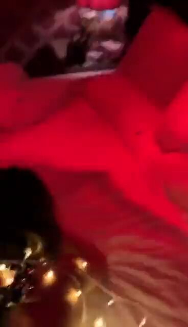 看兄弟们很爱这个系列 这个哥哥也太会了
一开始很怕被电 但在她撞击我那一刻舒服了😛 https://t.co/PtaOyX3wFq