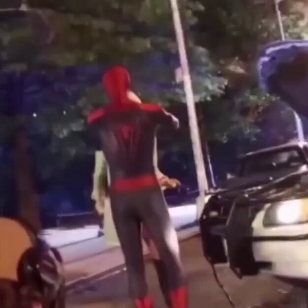 Emma Stone screaming Peter wasn't part of the script... https://t.co/ifeJdovwnU