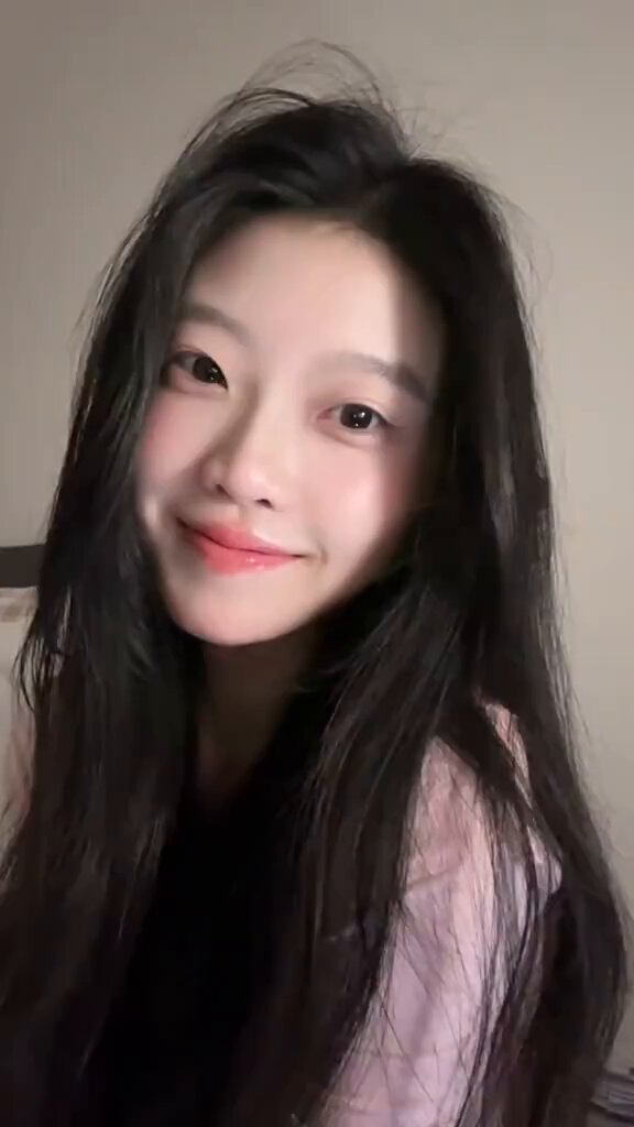 学了好东西必须分享😝#我只眼神给出去 #大大方方 #马来西亚女孩 https://t.co/Ra5TRHMBKy