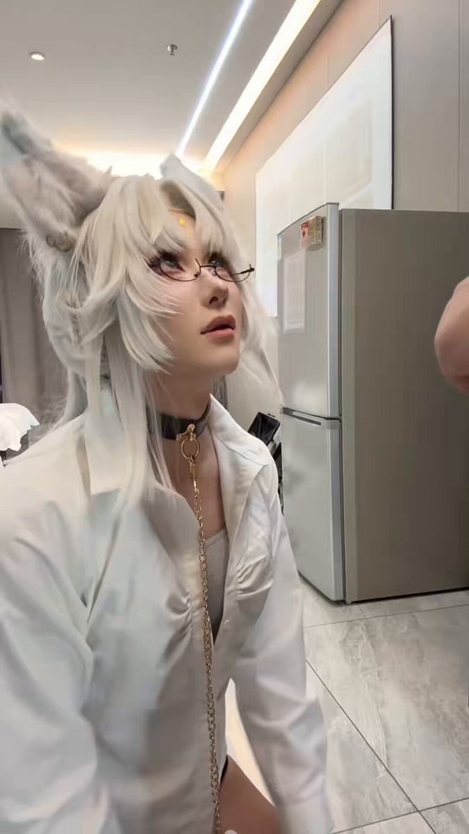 你们心里的认为的cos女神，其实也会在金钱和套路下变成老板的床上玩物。 https://t.co/pok2k5DdD1