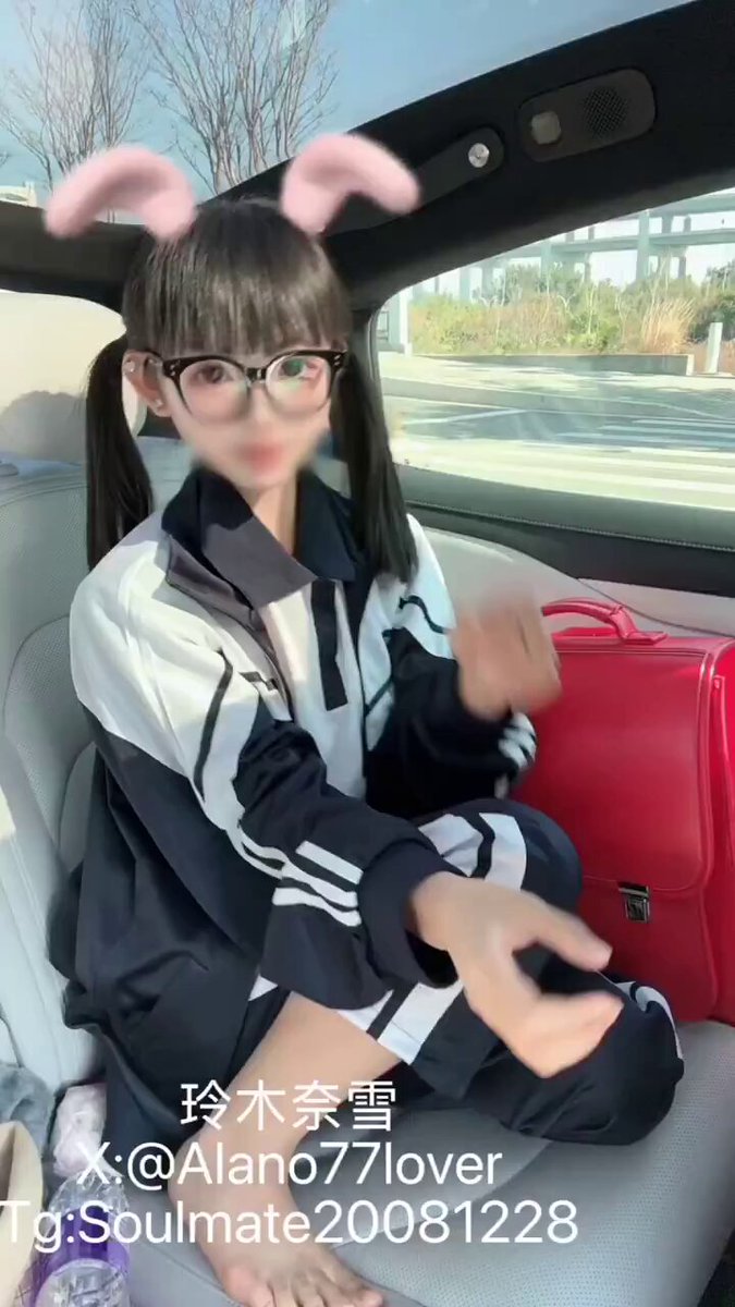 wataa
        爸爸 我放学啦 快来找我玩嘻嘻😋😋 https://t.co/rtBtDOlt1y