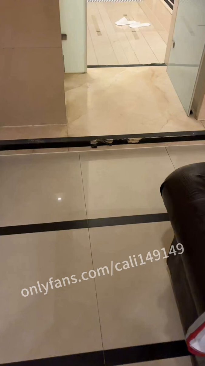 玩玩具拍影片 被發現了😉

https://t.co/RNI4WLqBXM https://t.co/gpgPRHhI3e