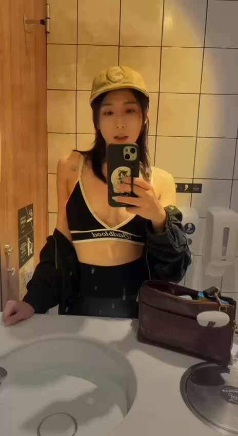 在幹嘛呀？有沒有想我？

https://t.co/RNI4WLr9Nk https://t.co/rRCbDkxxvo