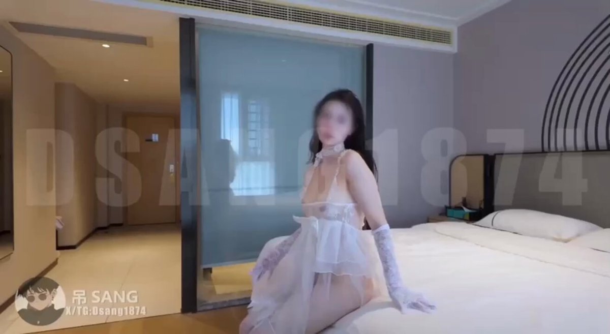 调教了2年的小M 现在已成人妻
这是她婚后 找我的第二次
（第一次的视频也在主页）

她准备了婚纱 也是很懂我
中途她老公来电话 忍耐着没叫出声
但她的小穴明显咬的更紧
电话挂断的瞬间 彻底释放
没几下就高潮 爽到脱力
下次再做就是她怀孕的时候 https://t.co/jRda0E2Nne