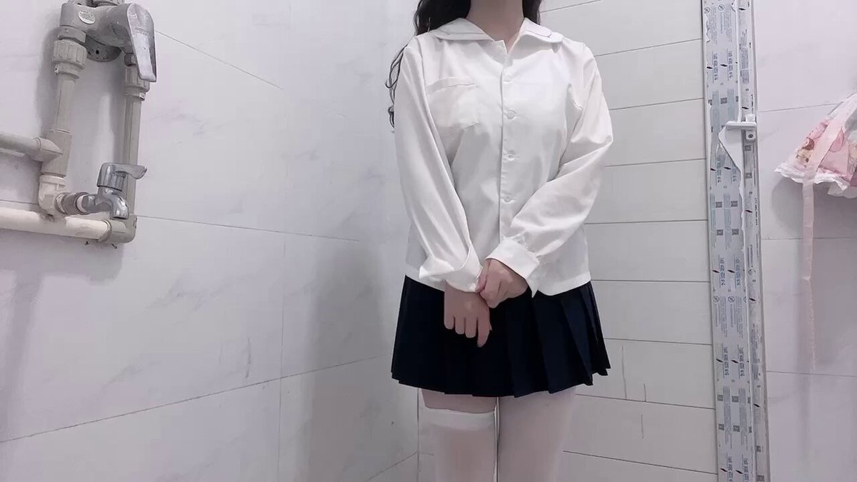 有哥哥说想看看我真实脱衣洗澡的样子

今天让你们饱饱眼福！🙄🙄🙄 https://t.co/rsfKxtuJd8