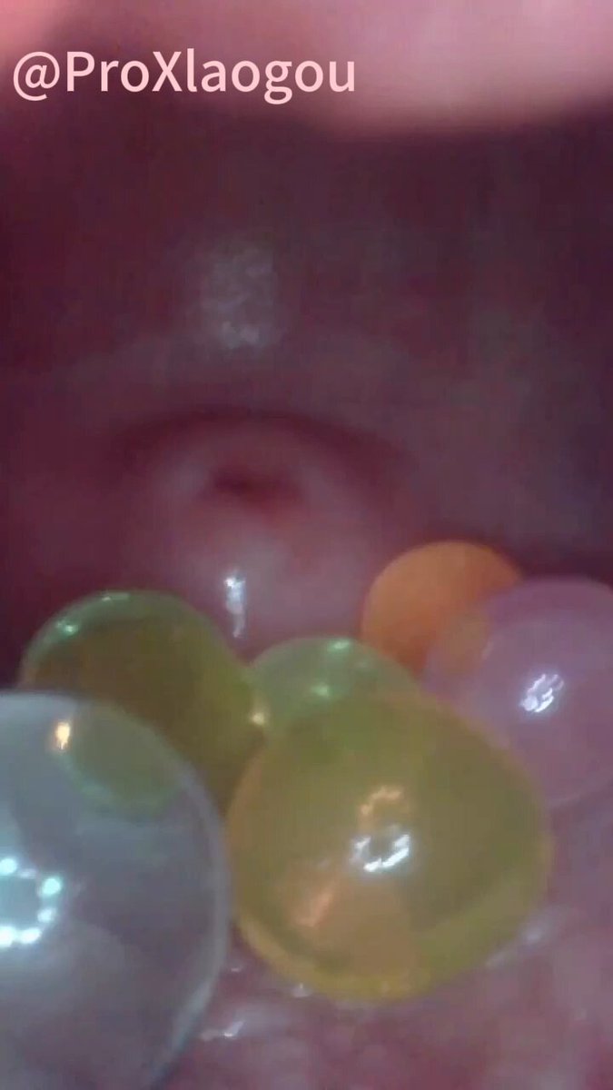 #水宝宝历险记🤠🤠用一大瓶水宝宝塞满小穴，再用鸡鸡抽插🤩🤩，内窥宫颈的状态，水宝宝滑滑的，反复撞击着阴道壁感觉好奇妙呀😝😝
完整版主页电报群观看 https://t.co/cQeHDF3jHr