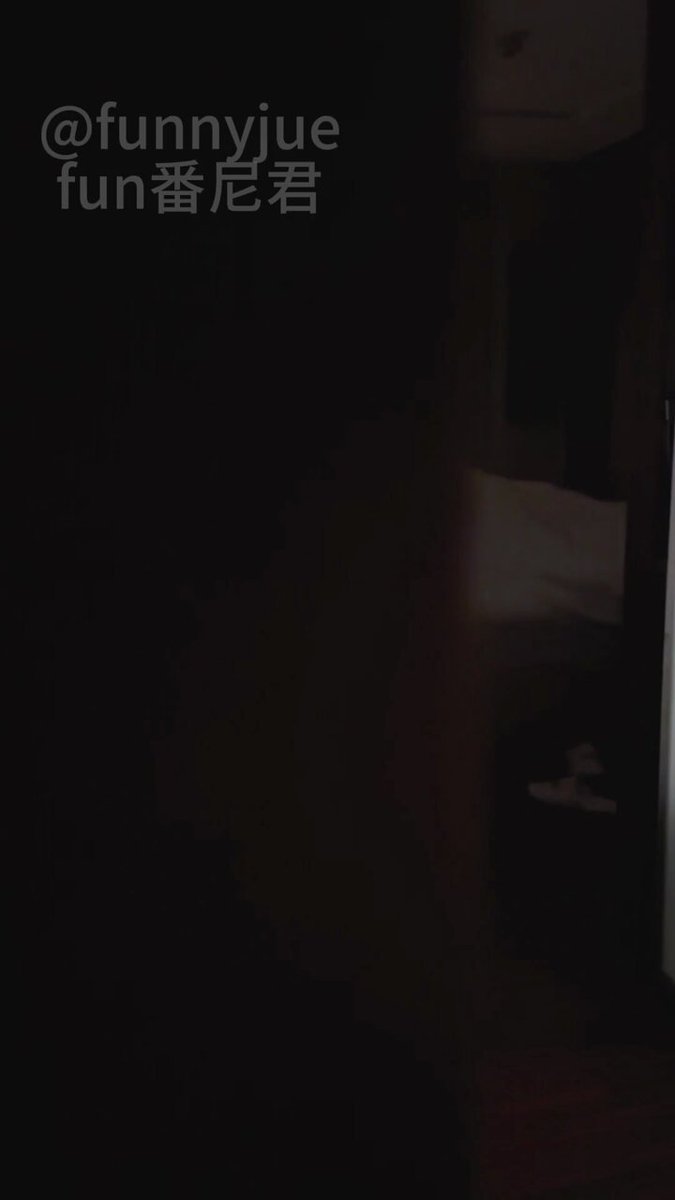 我知道朋友之妻不可骑，但是朋友让我骑，我该不该骑？和深圳发下很多年没见了，第一次见到他老婆，是个离过婚的女人，风韵犹存，是个尤物，我们都喝了点酒，所以11点多就睡了，我半夜起来上厕所时发生了这一幕，我到底该怎么办？？#淫妻 #3p #交换夫妻 #绿帽 #骚老婆 https://t.co/UN8AMCagLy