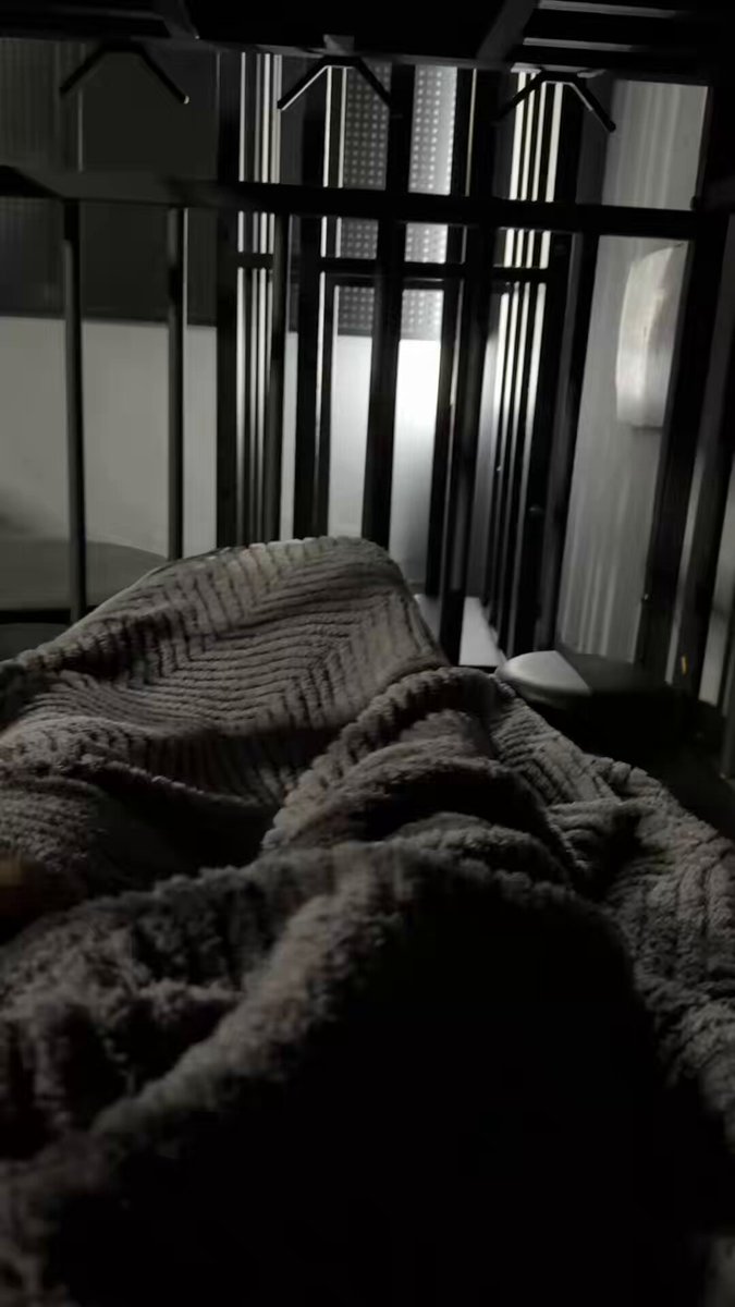 晚安，我要赶紧睡了， 要不憋不住尿床了妈妈会惩罚我的。 https://t.co/oUMzGm39ej