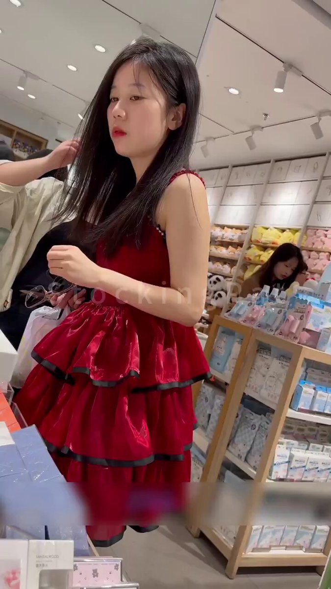 超清纯小姐姐走着走着流白浆了(抄底视频完整版在主页) https://t.co/IoU15yCbLF