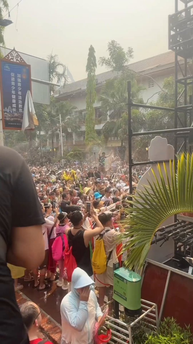 西双版纳泼水节 嘿嘿 https://t.co/w58wRIs6P8