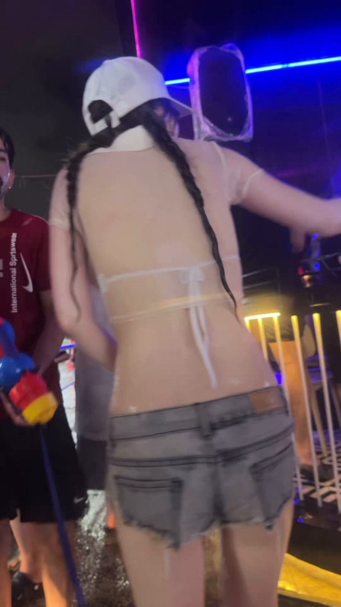 Songkran festival 🇹🇭 https://t.co/p2SSBj7lvS