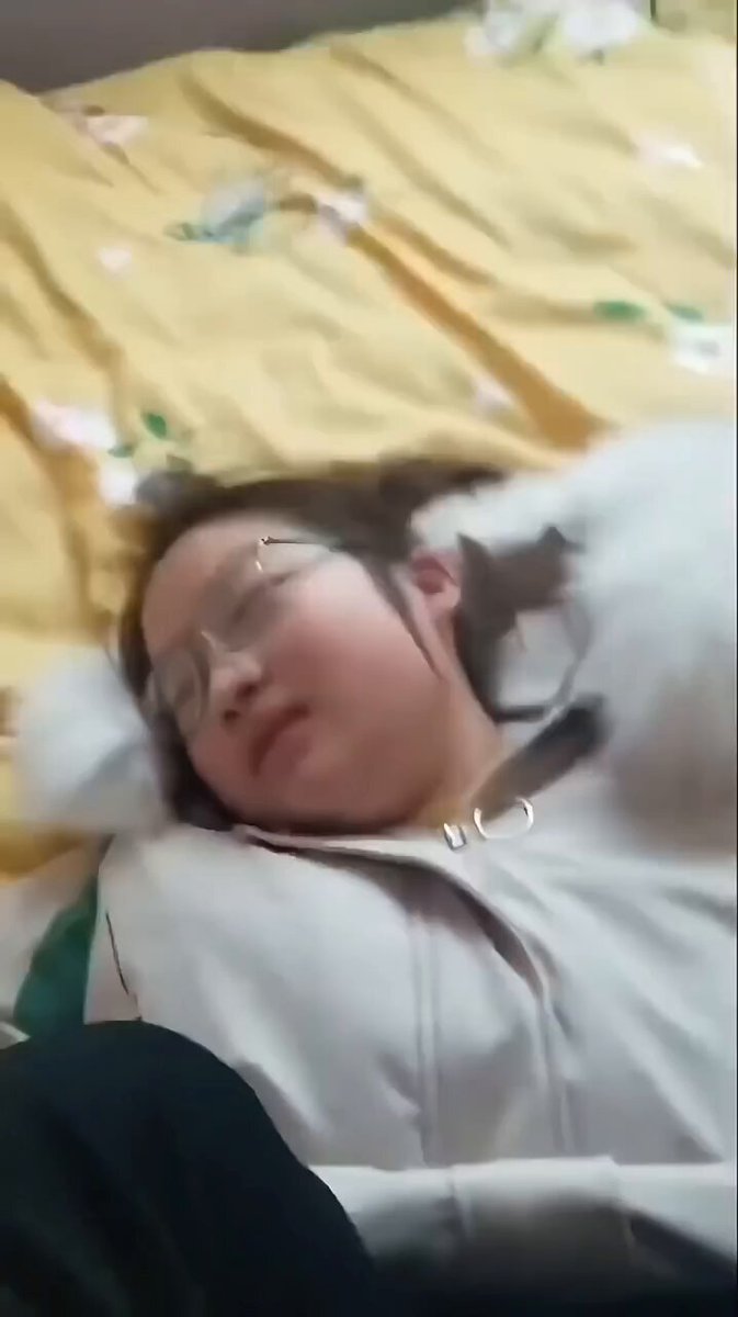 丑一点的就是好拿下，大学放假回来的表妹，来着月经就被我按在楼上狂艹，能有人愿意艹她就不错了 https://t.co/f2yg13c57E