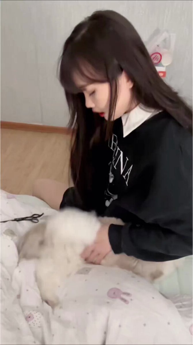 今天这小姑娘让我格外心动 https://t.co/nYbNYFKvFF