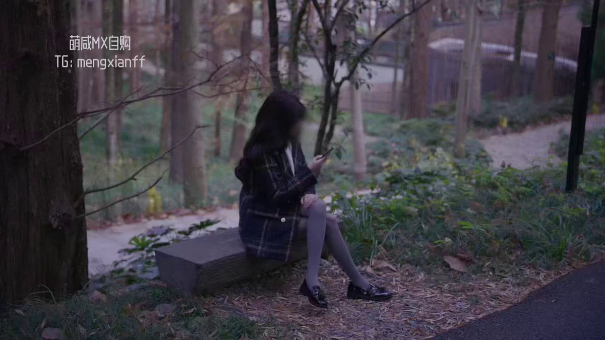 Joioio_犬九 
👑Part5
多年未见的姐弟 玩变态游戏 偷食禁果 在野外、餐厅足交口交 被榨了3次 精液食物 内射 高跟... 很多对白 
剧情：高中时期就出来打工的姐姐 在"努力了好久之后 终于当上了ceo" 在公司她是高冷御姐  每天穿着高跟鞋在公司 哒哒哒的走路 一双纤细的美腿 不知被多少男人意淫过...
终于弟弟大学毕业了 来到了姐姐的城市 与许久未见的姐姐约饭  许久未见 她还是那么美 鹅蛋脸 大长腿 ...
在吃饭的时候 弟弟提起小时候 不知道从哪里学的 骗姐姐 说他自己中了剧毒 如果姐姐不吃弟弟的精液 弟弟就会被毒死。天真的姐姐信以为真  不知道小时候吃了多少弟弟的精液。 现在重逢 在饭桌上弟弟忍不住就提出要再玩一次 姐姐不忍心拒绝...
结果打开了弟弟变态的一面 被强制深喉 内射...
  #众乐乐