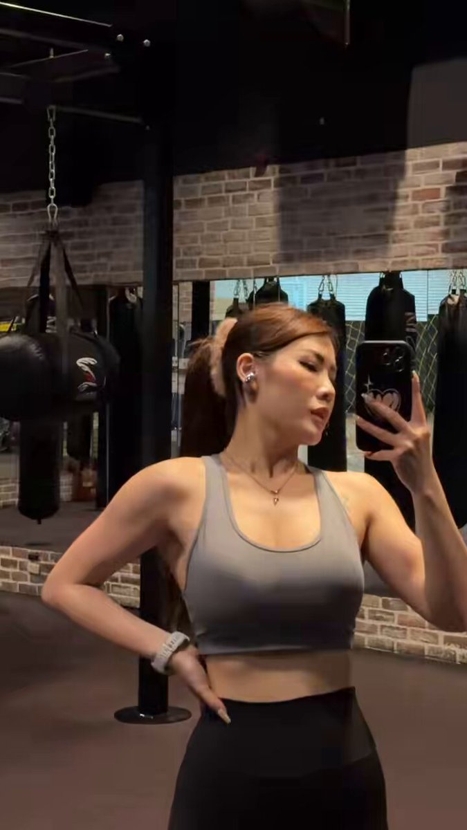 堅持一年多 越來越清晰可見🥹
練 做得很勤 
但吃睡還在努力🦦 https://t.co/EfOcSv5H2E