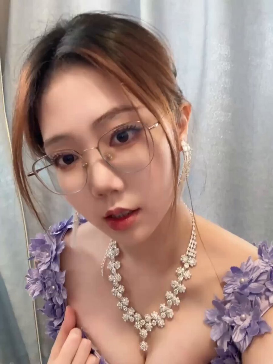 一想到30好几还没有交过几个男朋友，没有做过几次Incredible sex  ......我就挺焦虑🥲 https://t.co/JaJTuXWOe7