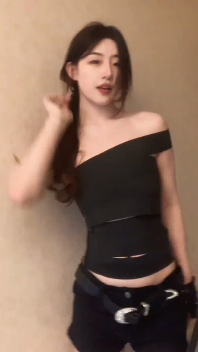 想看我把腰间的带子一根根解开，让这对大奶和湿淋淋的骚逼一起露出来晃给你们看吗？————想的话私信我❤ https://t.co/T8Mi41E5DD