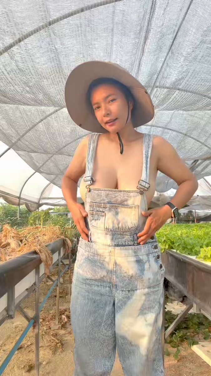 ไฟหน้าก็มีให้จับ ไฟท้ายก็มีให้ตี เบบี๋ต้องการอะไรอีกคะ 😂😂😂😂 https://t.co/8RHWlYWxEQ