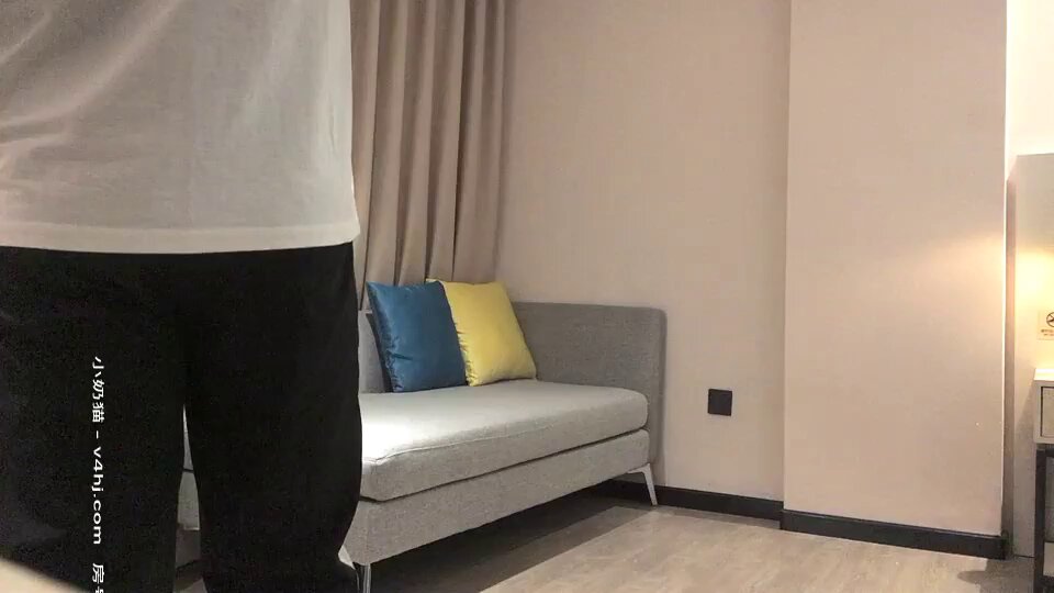 极品短发女神第七弹，肌肉猛男沙发上各种姿势猛操

这女孩太惨了，被偷拍了8次，前面几部还有说有笑。后面她知道被小陈头偷拍发网上了，所以一直愁眉苦脸的
@littlasulaa
@jiumei521
@StarboyTunez https://t.co/piupN4S52h