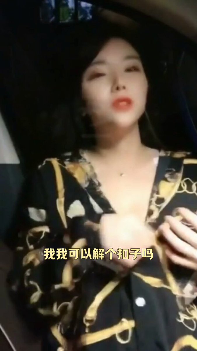 巨乳音乐老师勾搭滴滴司机，刚上车就喊车里太热了，说要脱掉外套，小伙没多想，舍不得多看几眼，心里也是怕上当一直各种理由拒绝美女，但是身材曲线实在微妙微翘，最终没把持住，最后顶着花心内射都不愿意停下来~      

完整版看下方推文哈~
https://t.co/8vI2aI31VY https://t.co/OcDL1hf7Xp