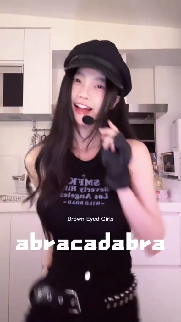 到底为什么是你 深陷我心里😝🤪#马来西亚女孩 https://t.co/ww1KGzTCn7