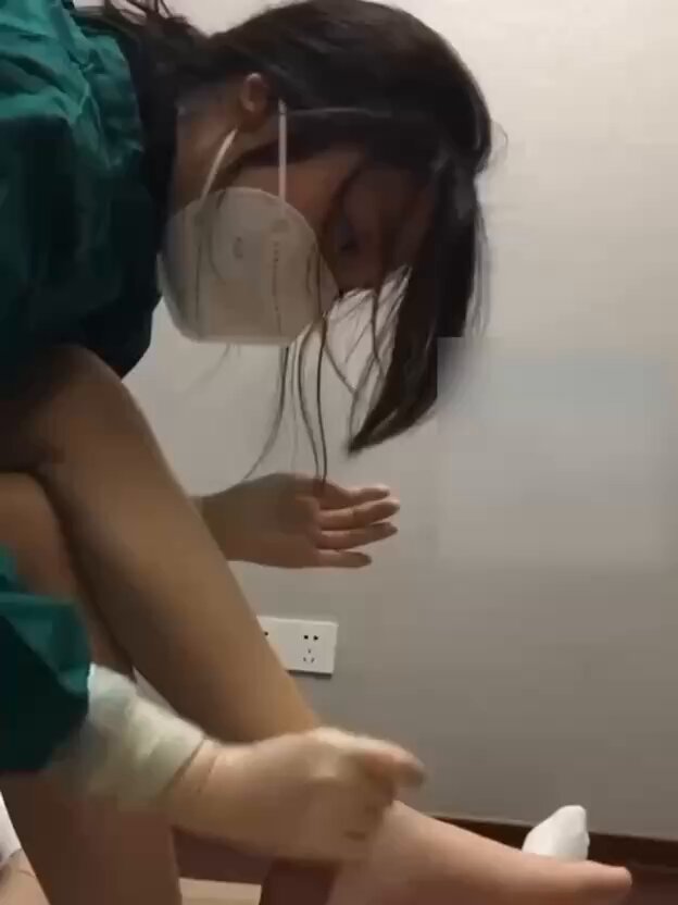 帮患者把脓挤出来 https://t.co/vNcLtCrmGD